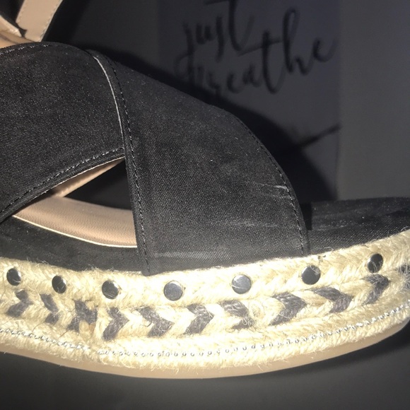 Simple Summer Black Crossed Wedges - Picture 4 of 5